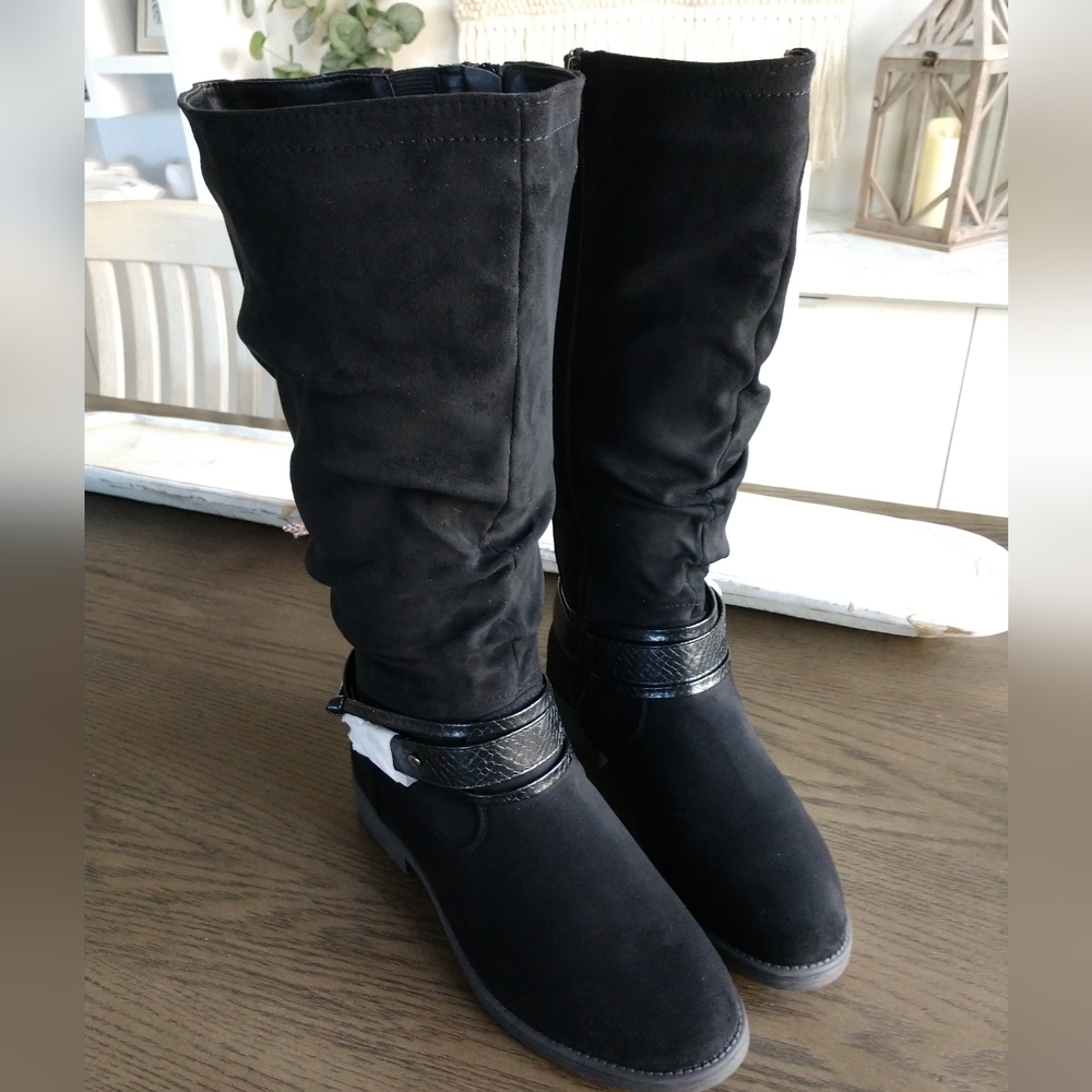 Black Heeled Boots - Picture 6 of 12